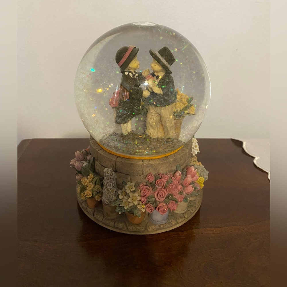 Kim Anderson “forever young” snow globe “puppy love” tune